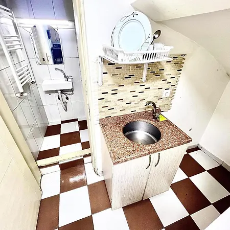 Pensión Taksim White Mansion 4*