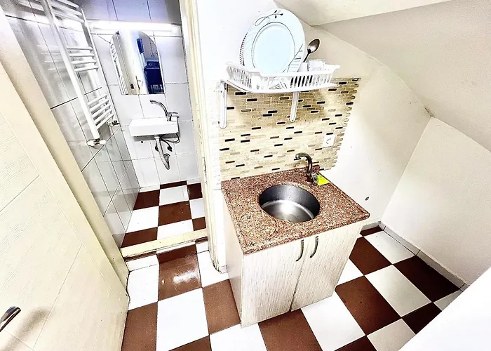 Pensión Taksim White Mansion 4*